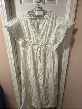 Lightweight White V-Neck Button-Front Maxi Dress with Tie Waist fit L/xl